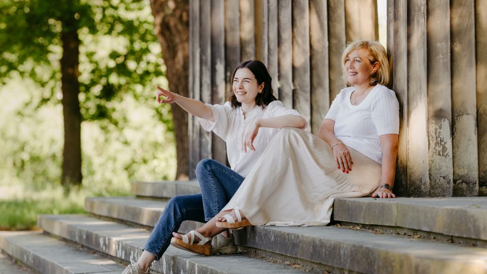 Leonie Humenda und Petra Pelz sind ein eingespieltes Team. Gemeinsam begleiten wir die Pflanzenreich-App und unsere Kundschaft – nah, verlässlich und mit echter Leidenschaft für Pflanzen.