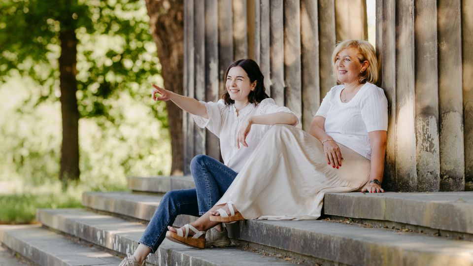 Leonie Humenda und Petra Pelz sind ein eingespieltes Team. Gemeinsam begleiten wir die Pflanzenreich-App und unsere Kundschaft – nah, verlässlich und mit echter Leidenschaft für Pflanzen.